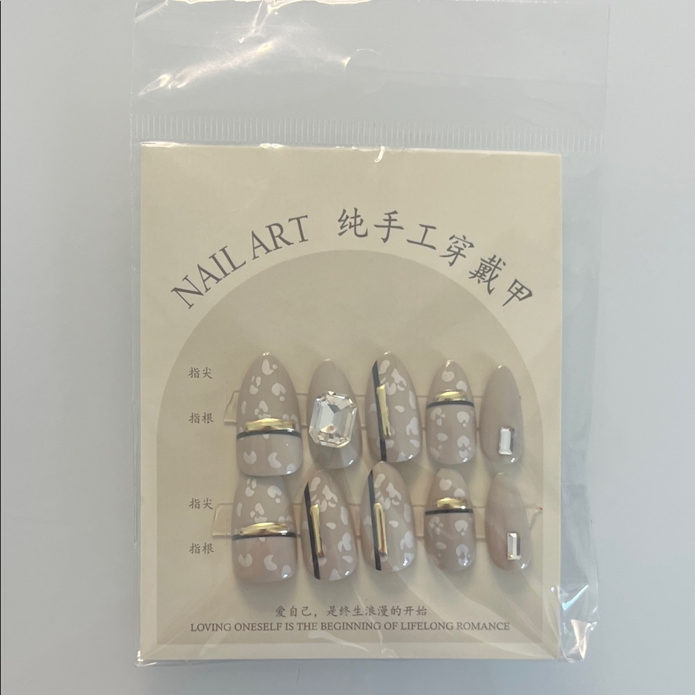 Elegant Beige and White Nail Art Set